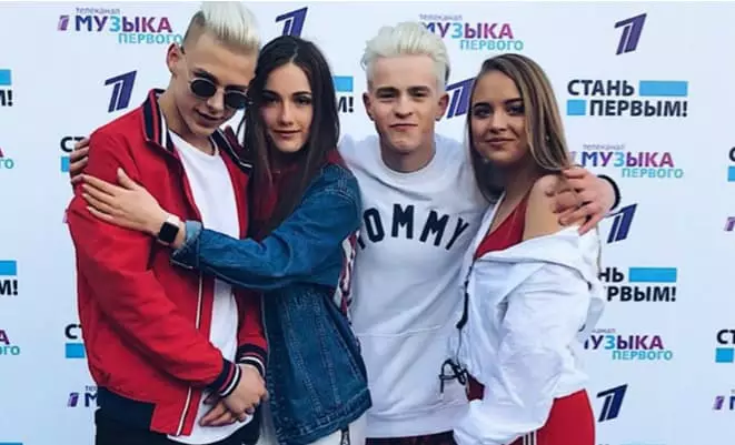 Katya Volkova con amigos