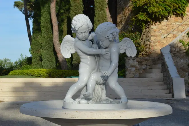 Amours en escultura