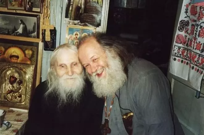 Nikolay Gurardanov နှင့် Valerian Krochetov