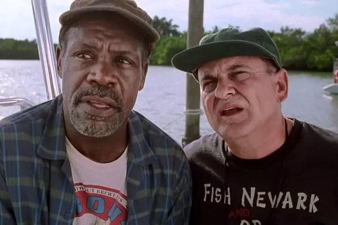 Danny Glover和Joe Peshi在电影中“钓鱼”