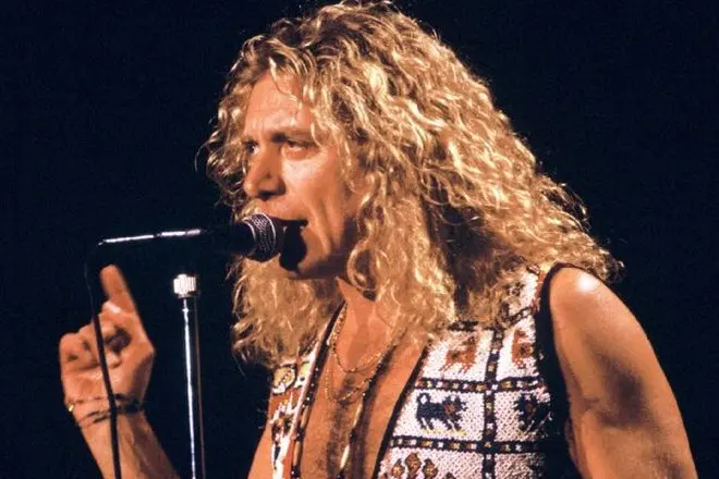 Robert Plant On Stage