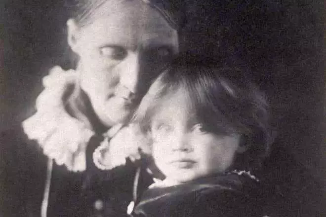 Виргиниа Волфе са мајком Јулијом