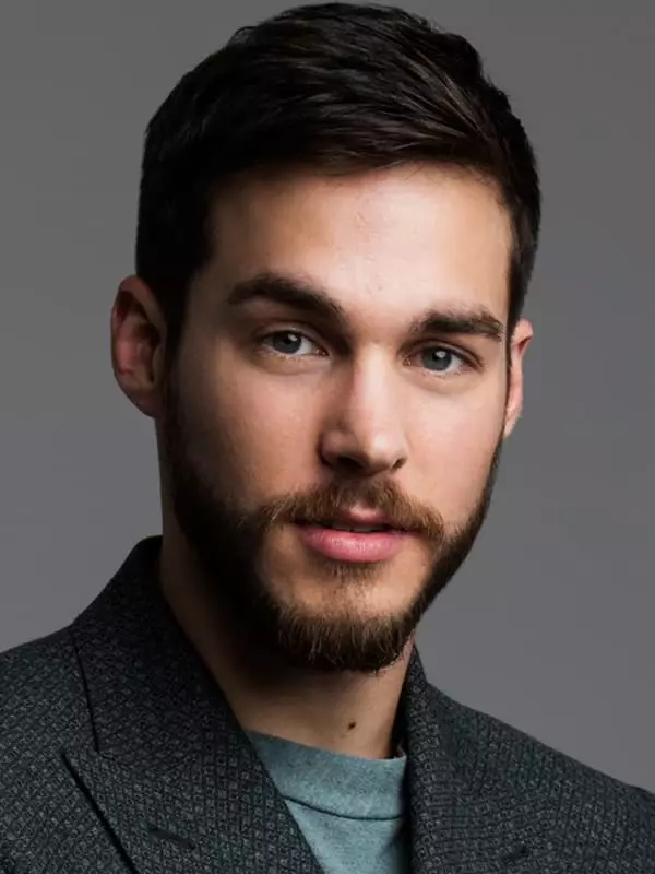 Chris Wood - Biografia, argazkia, bizitza pertsonala, berriak, Filmografia 2021