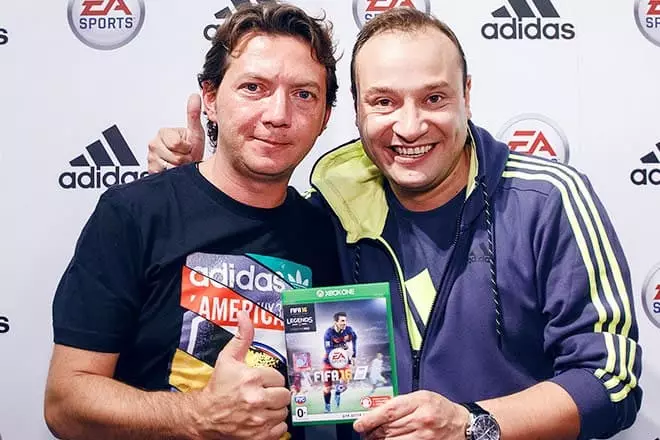 George Cherdans e Konstantin Genic ha espresso il gioco FIFA-2016