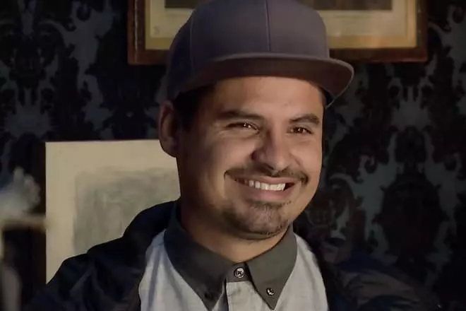 Michael Peña - Biography, Yees Duab, Tus Kheej Lub Neej, Xov Xwm, Filmography 2021 14399_7