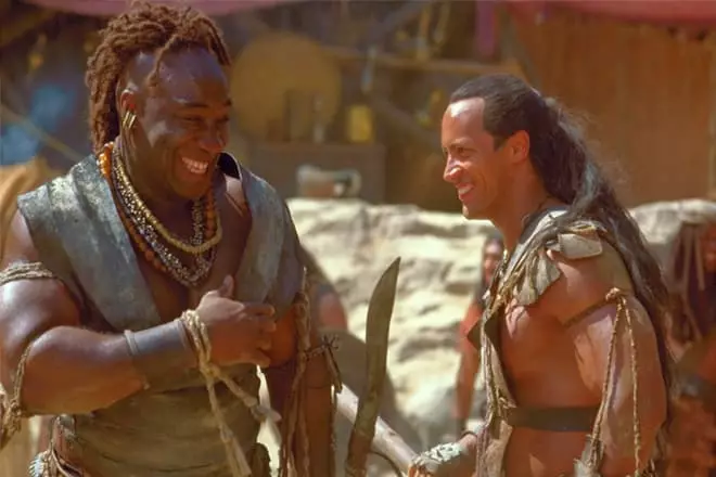 Michael Clark Duncan en Duane Johnson yn 'e film "Tsar Scorpion"