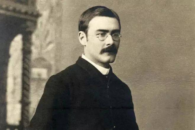 Rudyard Kipling ở tuổi trẻ