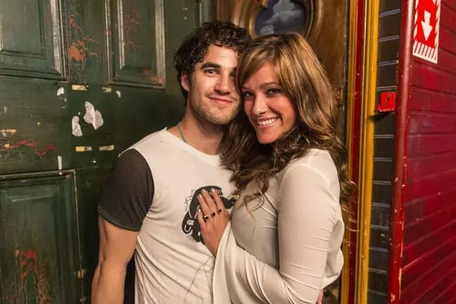 Darren Chriss e Mia Svayer