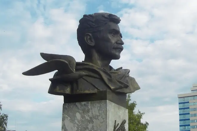 Monument to Alexander Green in Kirov