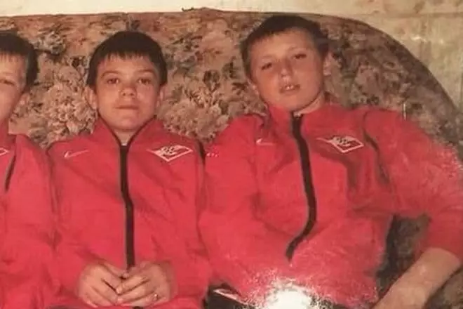 Alexander Selikhov 어린 시절 (오른쪽)