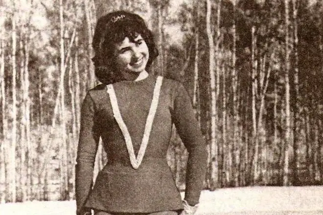 Lyudmila Pakhomova ក្នុងយុវវ័យ