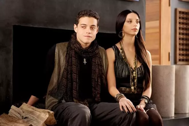 Rami Malek en Angela Sarafan yn 'e film "Twilight. Saga. Dage"