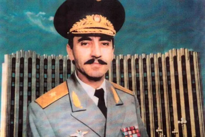 Офицер Джаххар Дудаев