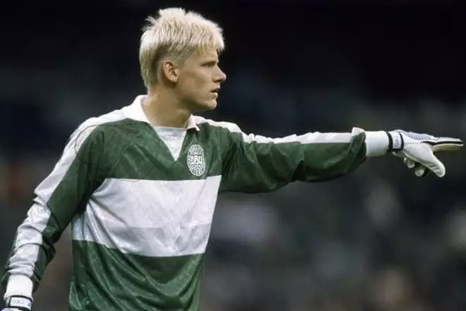 덴마크 국가 대표팀의 Peter Shmeyhel.