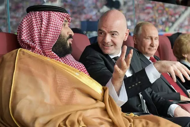 Gianni Infantino com o presidente russo Vladimir Putin e Príncipe Arábia Saudita