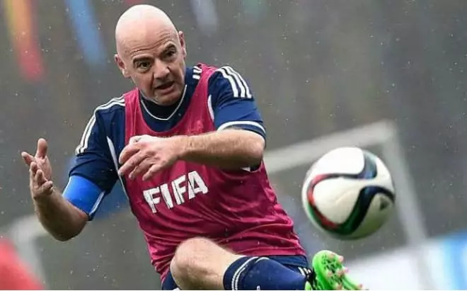 Gianni Infantino en sia juneco ŝatis piedpilkon