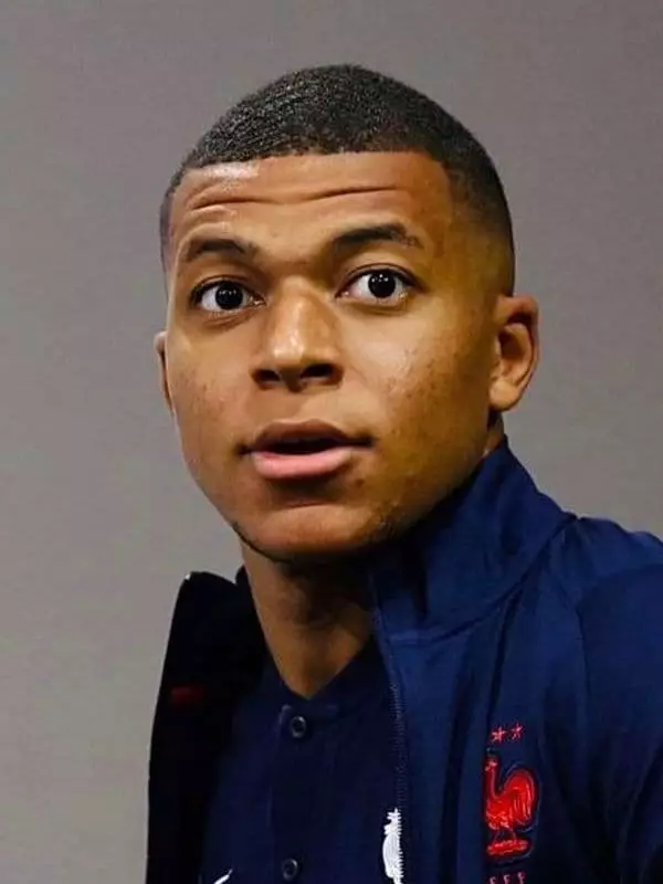 Kilian Mbappe - biogrāfija, personīgā dzīve, foto, ziņas, futbola spēlētājs, "Real Madrid", meitene, ātrums, mērķi 2021