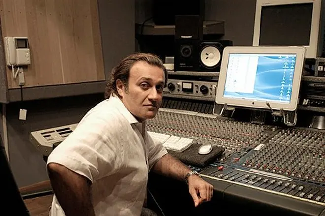 Valery Kuras yn Recording Studio