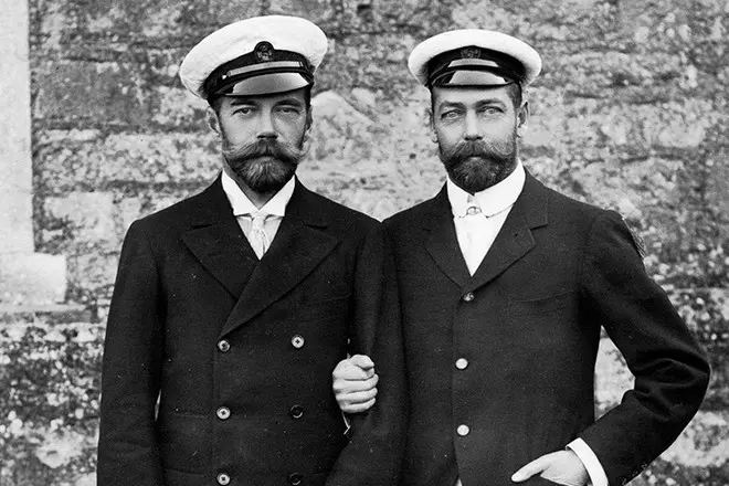 Georg V和Nikolai II表兄弟非常相似