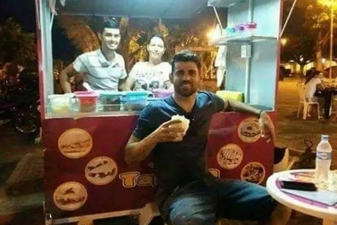 Diego Costa próbuje Shawarma w Rosji