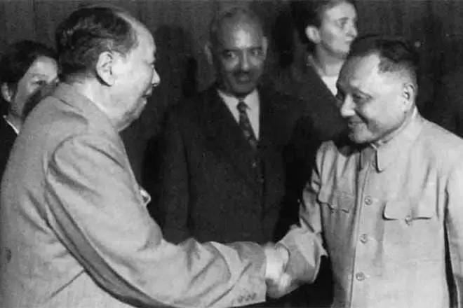 Dan Xiaopin with Mao Zedong