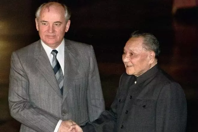 Mikhail Gorbatchev et Dan Xiaopin