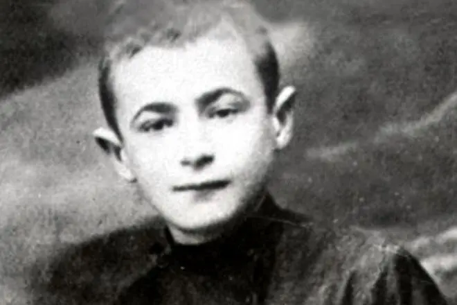 Mikhail Svetlov nell'infanzia