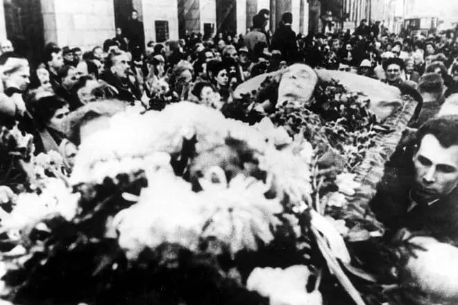 Begrafenis Mikhail Svetlova