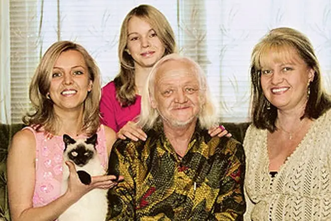 Victor Perevalov dengan keluarga