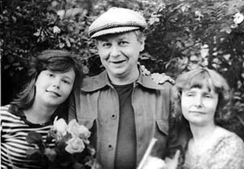 Alexandra Tabakov s ocem Olegom Tobakov i majka Lyudmila Krylova