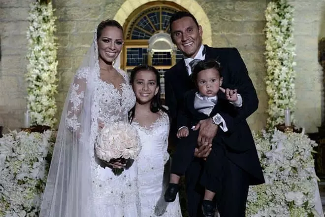 Cailor Navas com sua esposa e filhos