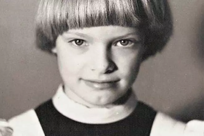 Olga Koposov στην παιδική ηλικία