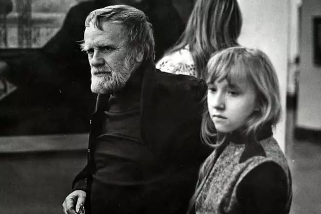 Vasily Belov dengan putri Anna