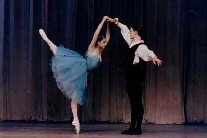 Ballerina Anna Plandetskaya dina Play