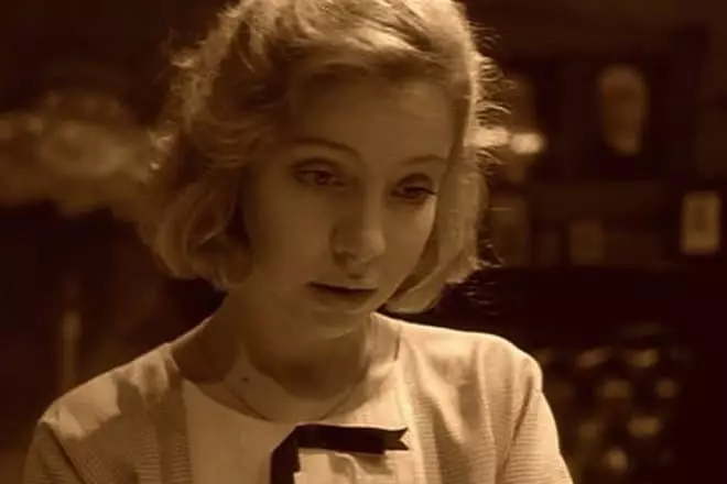 奥尔加梅丽凯娃在电影中“狗心”
