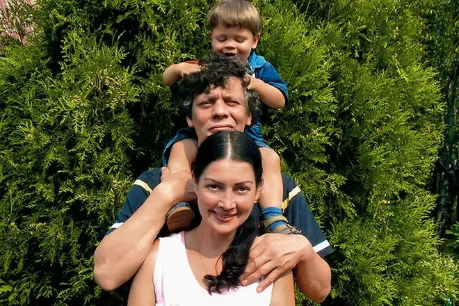 Елена Костина со вториот сопруг и син