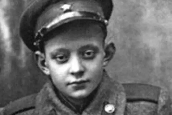 Lev Perfilov在童年時期