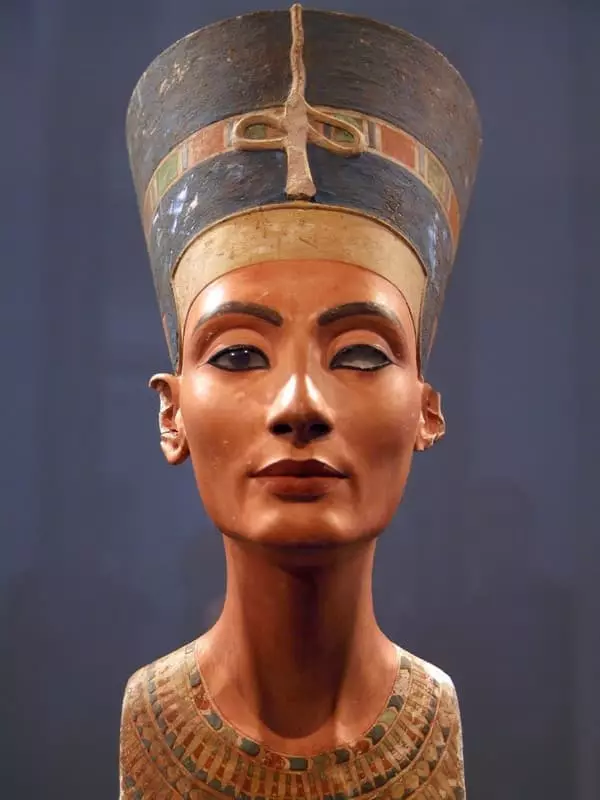 Nefertiti - Biografi, Foton, Personligt liv, Drottning, Egypten