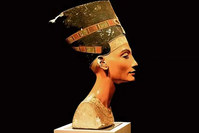 Busto Nefertiti.