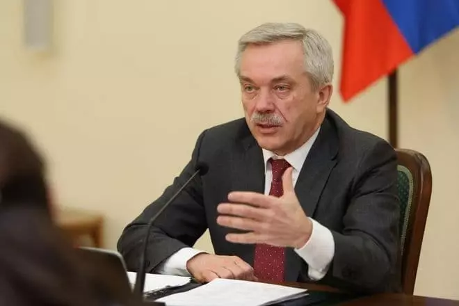 گورنر Eveny Savchenko.