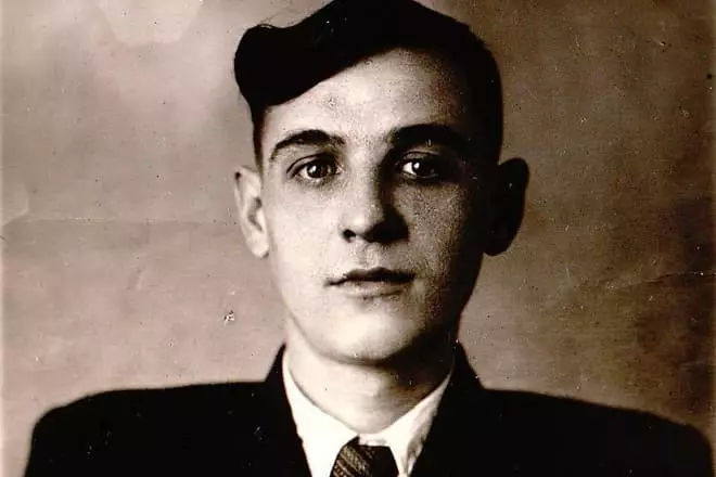 Dmitrij Karbyshev u mladosti