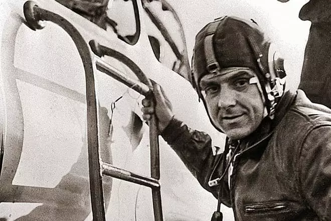 Flyer Vladimir Komarov.