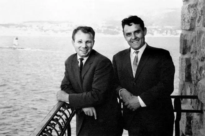 Vladimir Komarov og Yuri Gagarin