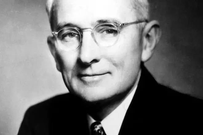 Dale Carnegie