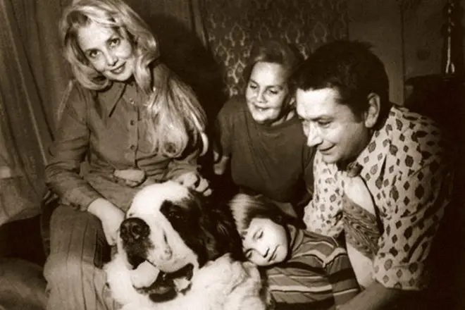 Little Dmitry Egorov con la familia