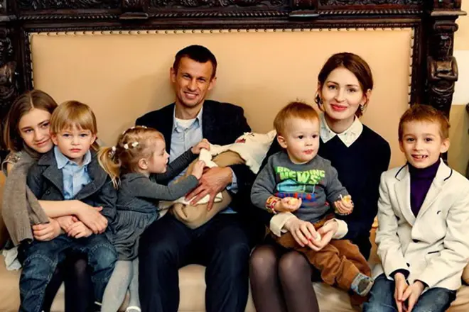 Sergejs Semaak ar ģimeni
