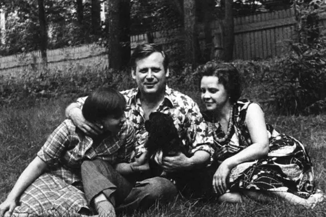 Nikolajs Ryzhkov ar savu sievu Ludmila un Marina meitu
