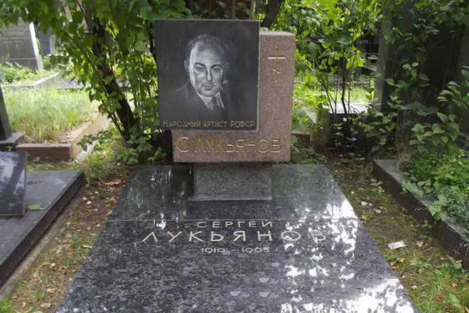 Grave Sergey Lukyanova.