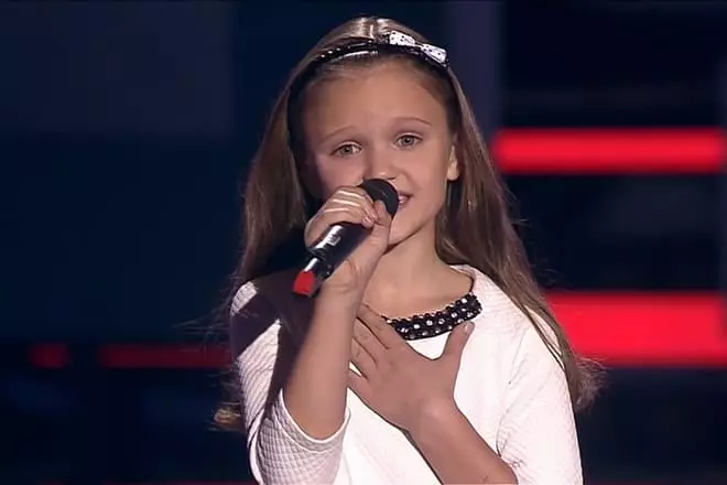 Ksenia ambaratonga amin'ny fampisehoana "Voice. Ankizy "