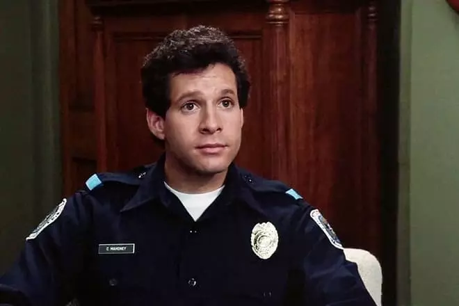 Steve Guttenberg在电影“警察学院”